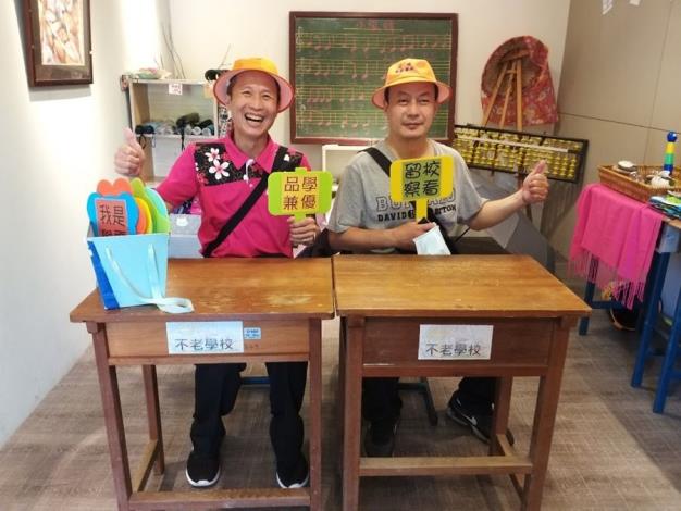 10同仁於不老學校合照