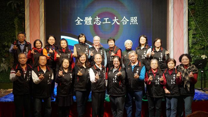 13全體志工大合照.JPG