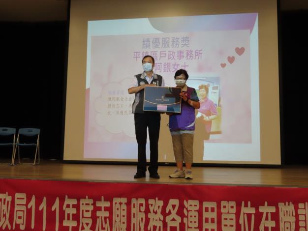桃園市政府民政局暨所屬機關志願服務獎勵-績優服務獎陳阿銀女士.JPG