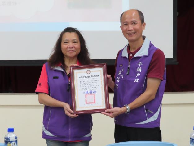 桃園市政府民政局暨所屬機關志願服務獎勵-資深服務獎董O庭女士。.JPG