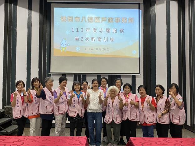 志工參與志願服務教育訓練，開心大合照