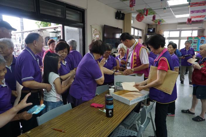 行動式老人文康休閒巡迴服務辦理填問卷送宣導品