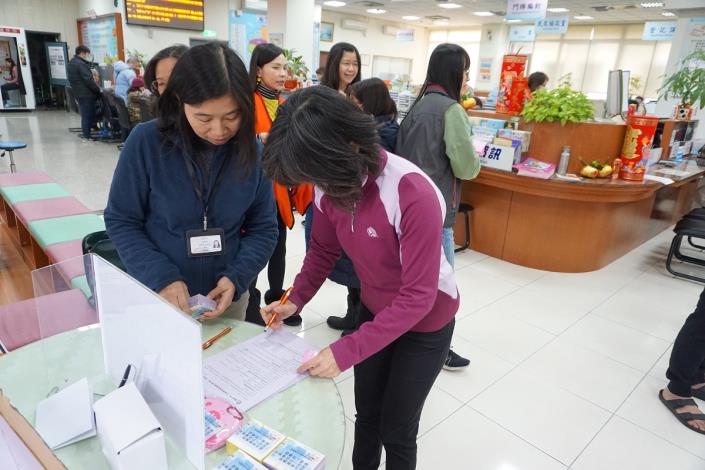 民眾參與填問卷贈宣導品情形