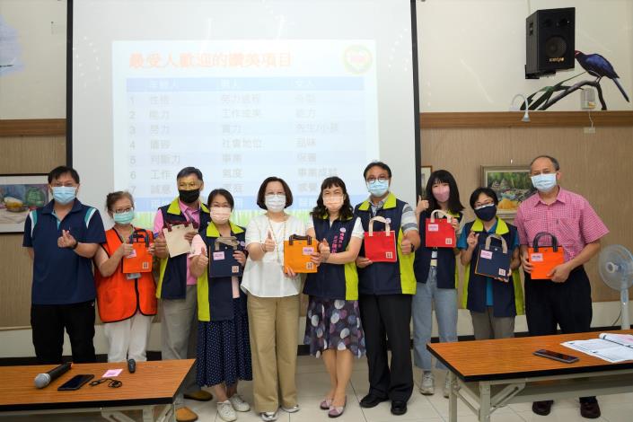 參與有獎徵答合照