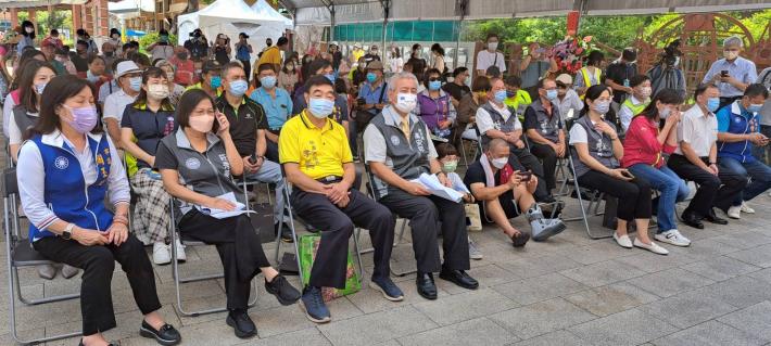 高安邦副市長、文化局長莊秀美、議員李家興、議員周玉琴等