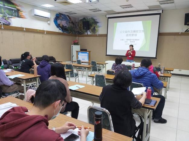 認真聆聽主任分享