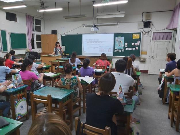 本所國籍承辦人講授國籍歸化便民服務及規定