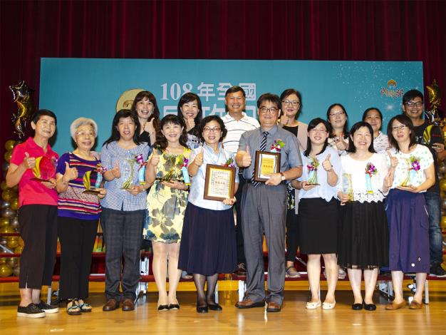 108年全國戶政日本市民政局長官與本市得獎戶政事務所人員合影