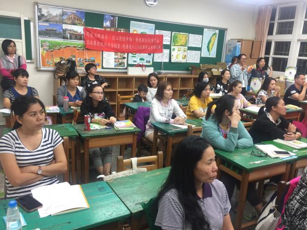 於新住民輔導班現場懸掛113全國保護專線宣導布條