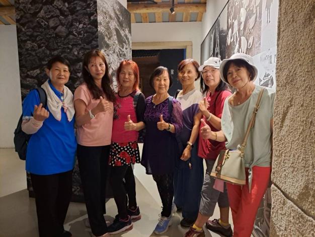 主任與志工合照