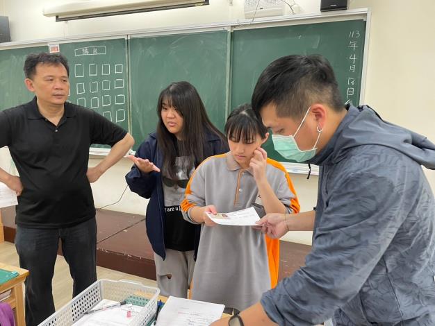 LINE_ALBUM_20240412羅高領取身分證_240508_12_0