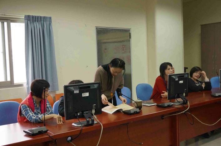 檔案保存價值鑑定小組會議列席者側照