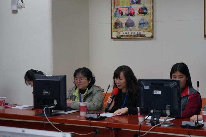 103年第二次志工座談會登記課照片13|