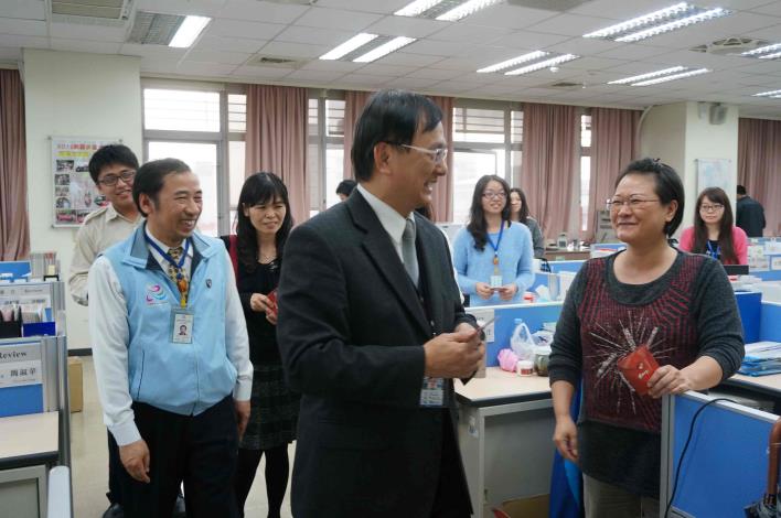 新春團拜(局長蒞臨)多人近照