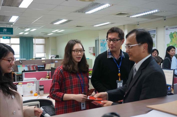 新春團拜(局長蒞臨)四人照