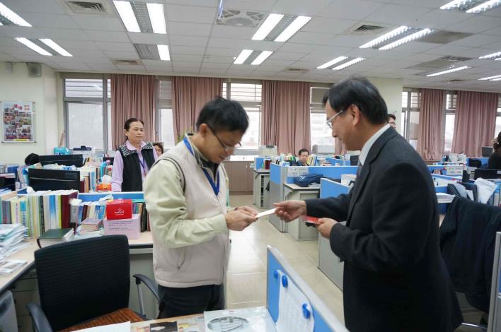 新春團拜(局長蒞臨)兩人近照