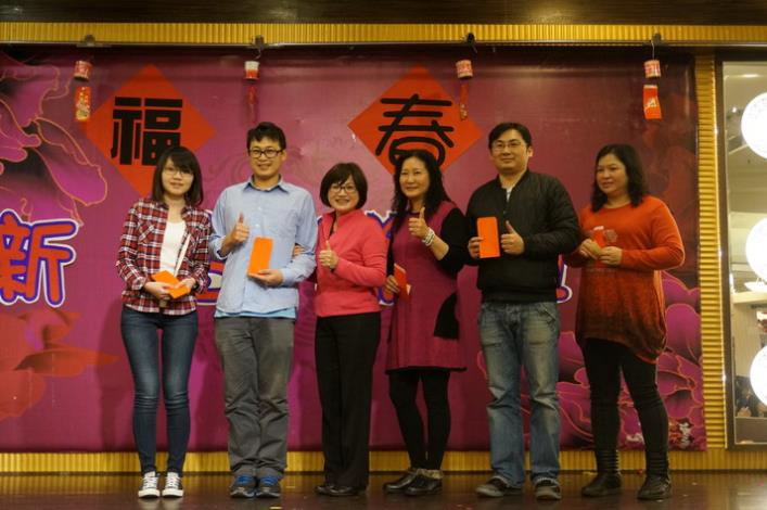 地政春節聯誼餐會六人得獎照