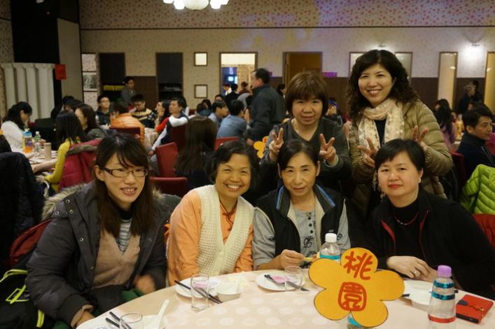 地政春節聯誼餐會六人照