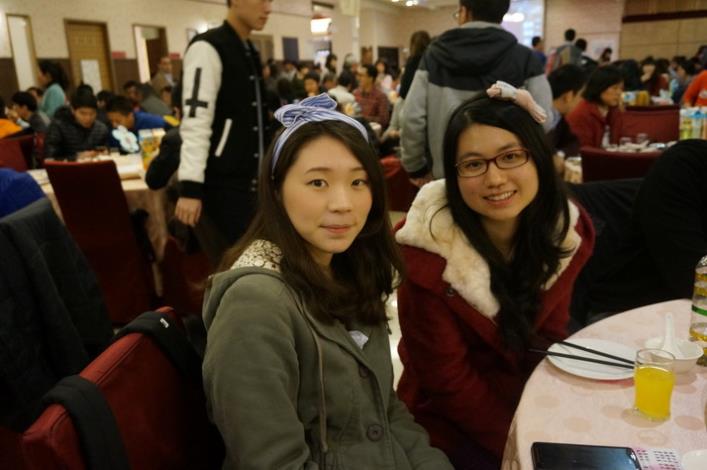地政春節聯誼餐會兩人照