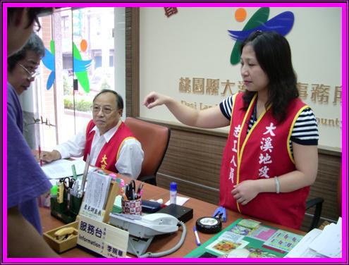設置多語服務櫃台|