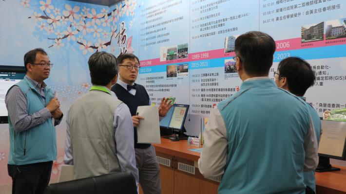 實地導覽介紹民眾區電腦服務