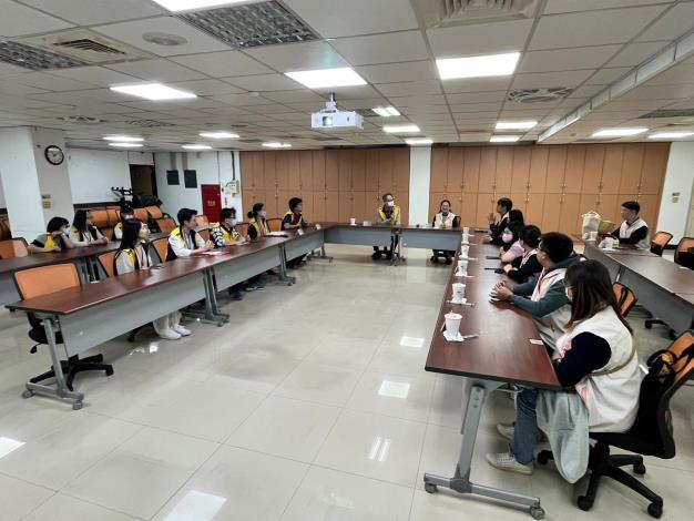 LINE_ALBUM_1131127至新莊地所參訪_241211_3