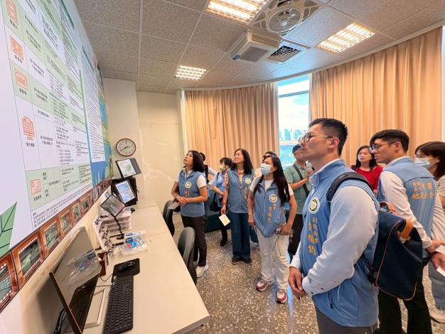 LINE_ALBUM_1140715社團法人桃園市地政士公會蒞臨檔案應用成果展_250715_12