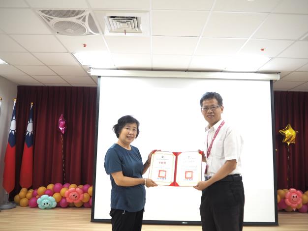 主任頒發績優獎及全勤獎