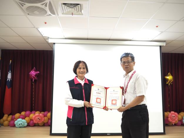 主任頒發績優獎及全勤獎