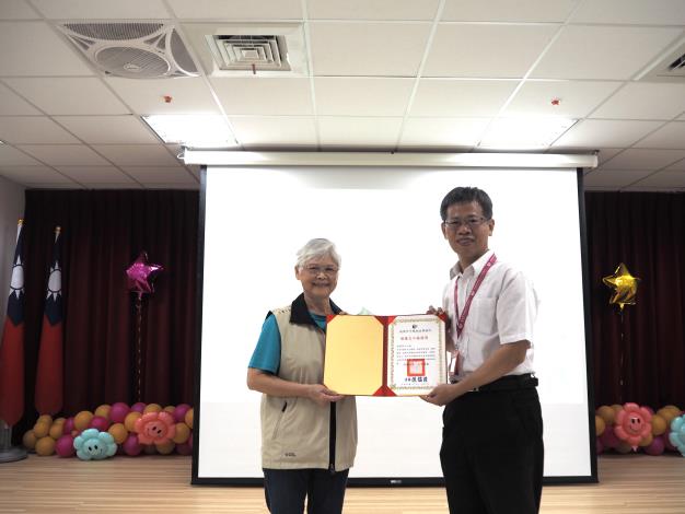 主任頒發績優獎