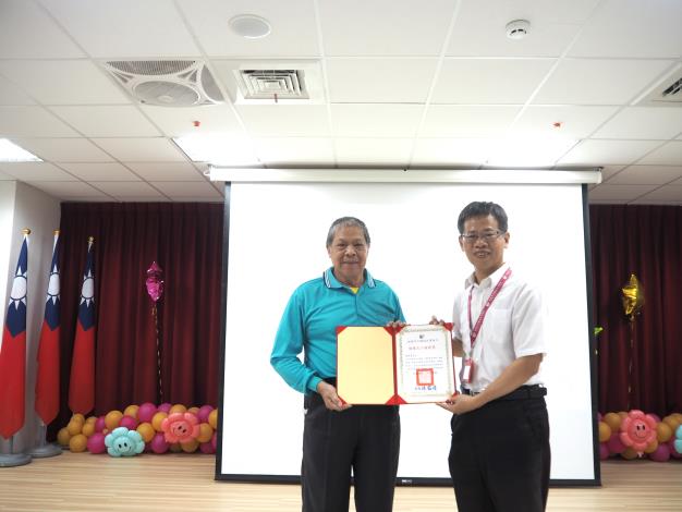 主任頒發績優獎