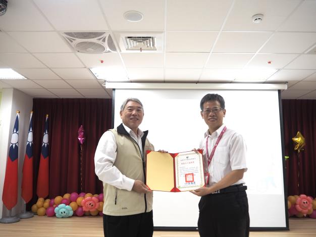 主任頒發績優獎