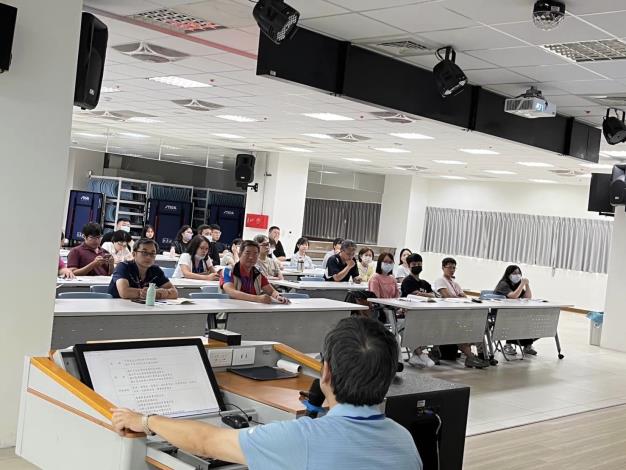 講師授課中-第4張