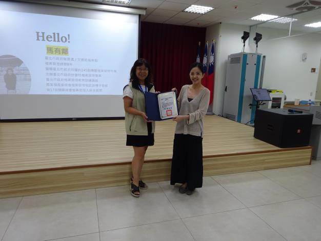 秘書頒發感謝狀予講師