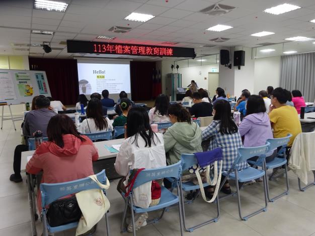 講師授課中-第1張