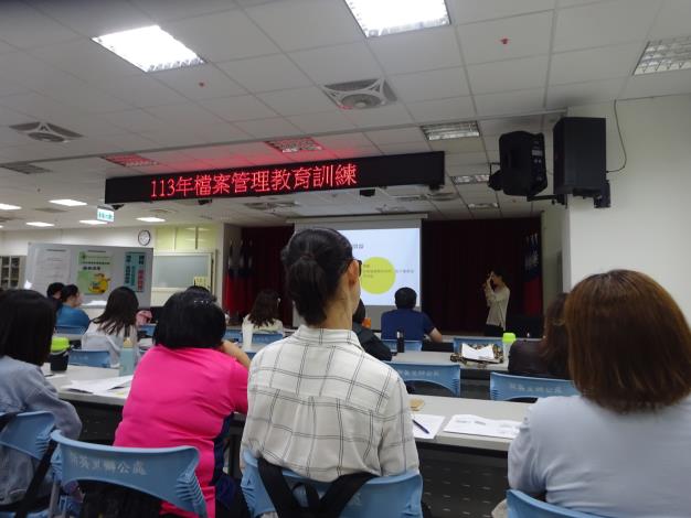 講師授課中-第4張