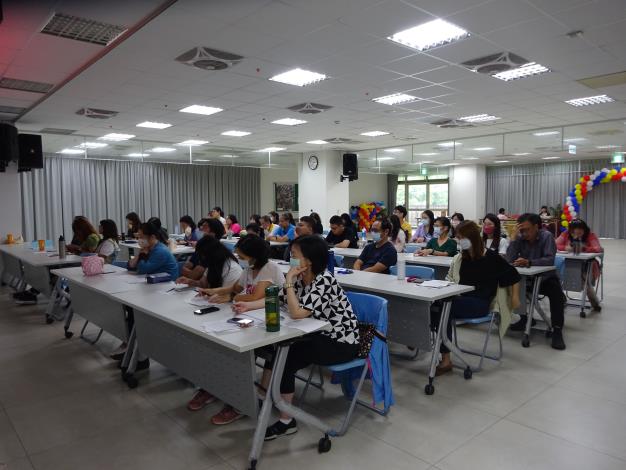 講師授課中-第2張