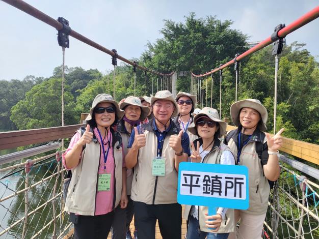 主任與志工伙伴合照