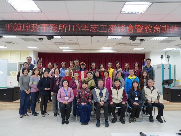 主任及長官與志工夥伴大合照.JPG