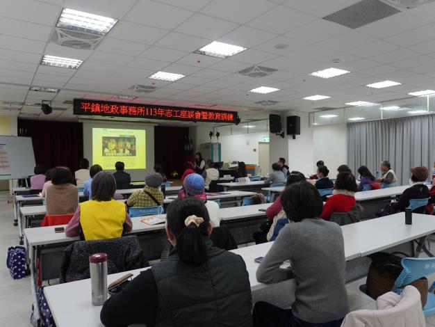 講師授課中-第2張.JPG