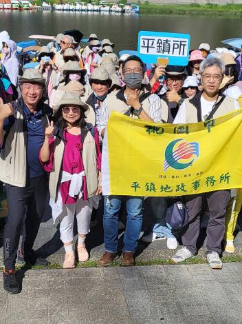 本所碧潭前大合照1