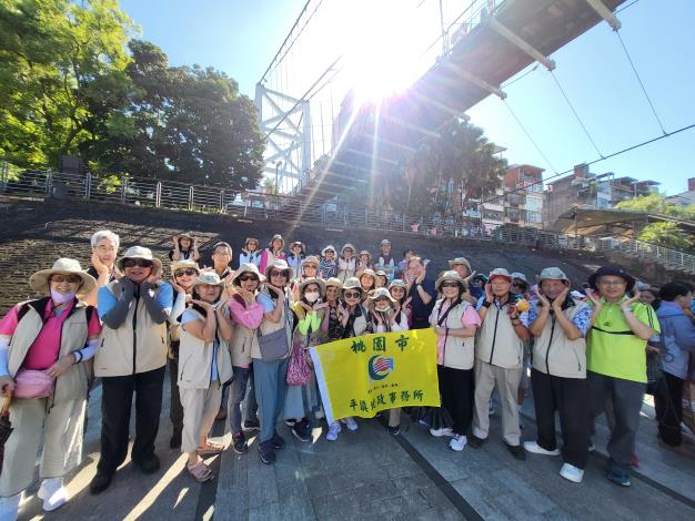 本所碧潭前大合照2