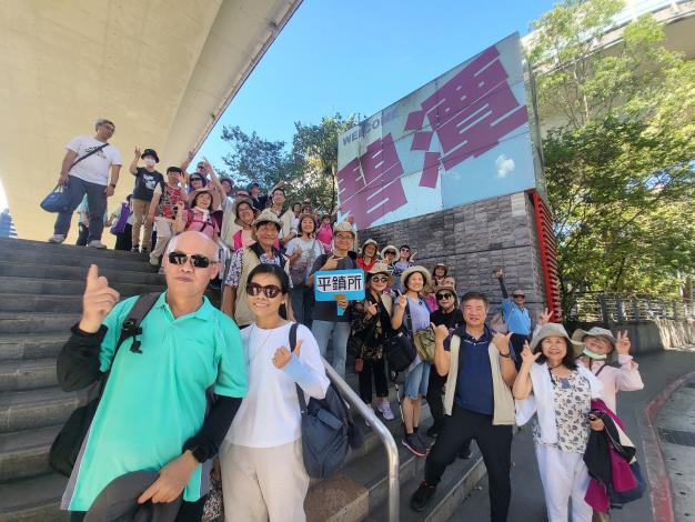 本所碧潭前大合照3