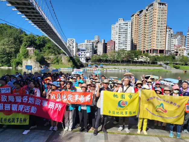 地政局與各所地政大合照2