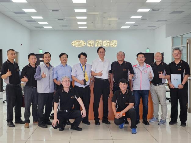  桃園市府團隊與碩陽電機團隊合影