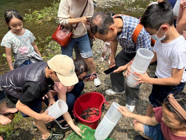 新住民家庭體驗原住民傳統漁撈文化