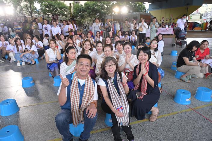 柬埔寨住民大合照