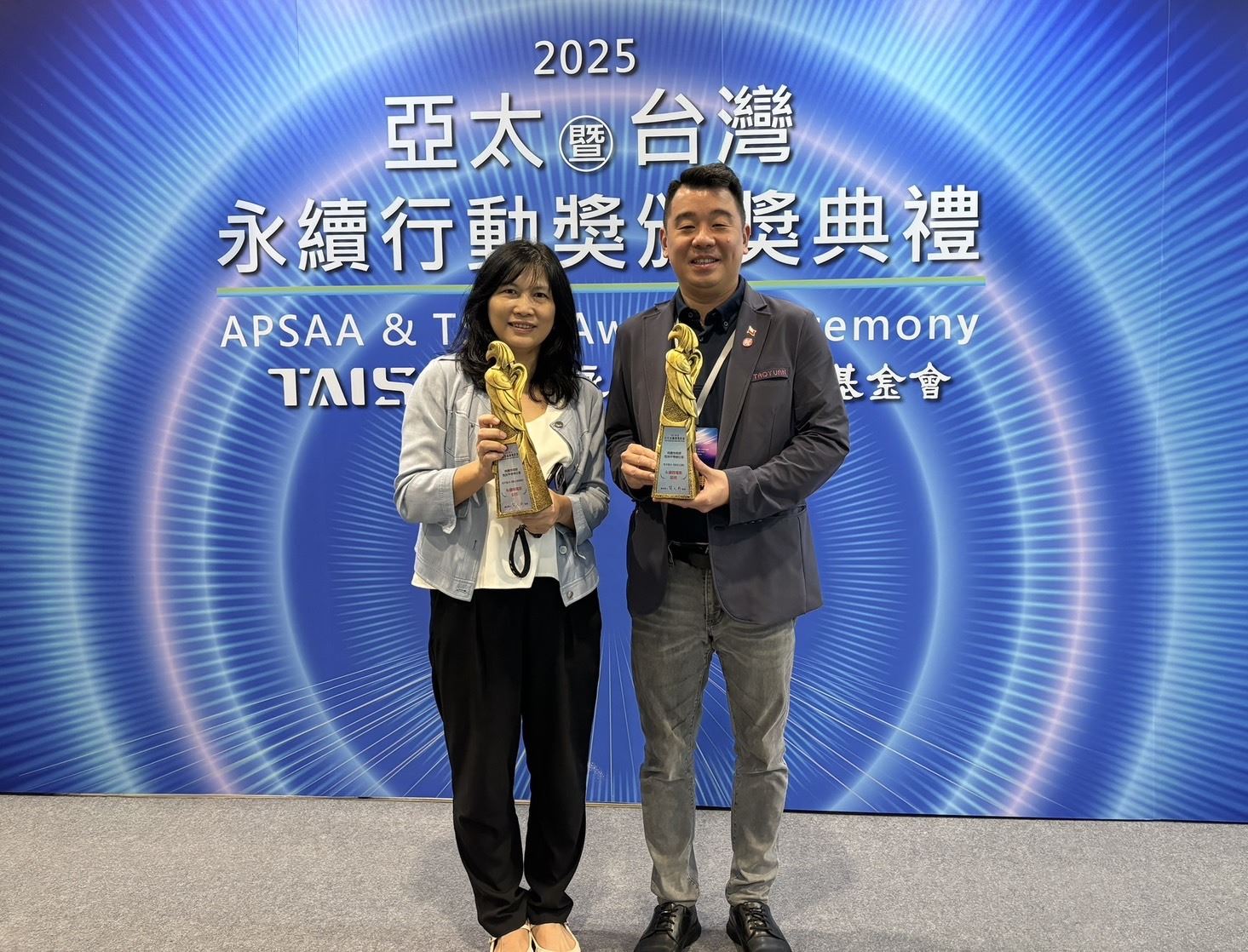 桃園市政府獲得2025金鵰微電影銀獎由副秘書長代表受獎(1)
