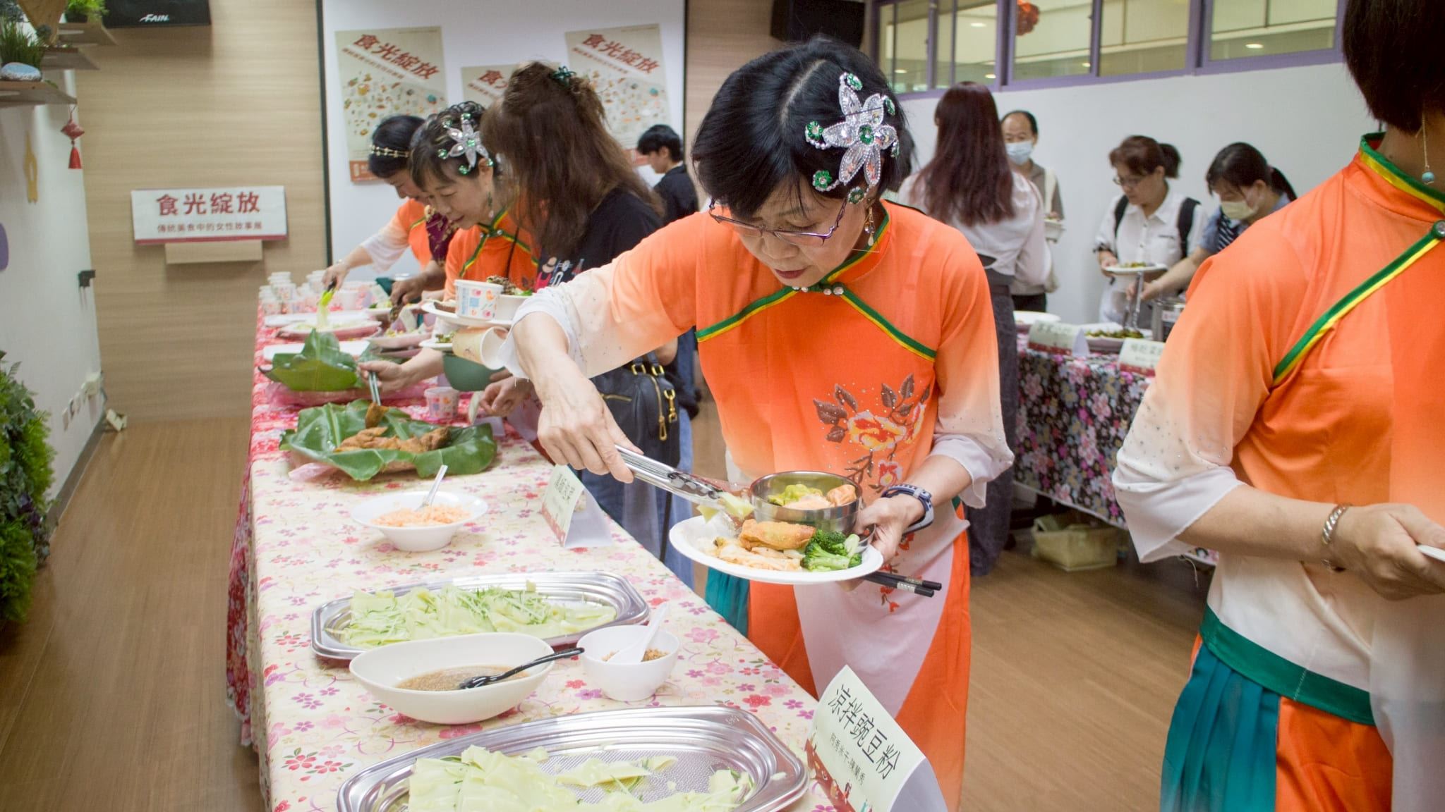 享用各式美食(2)