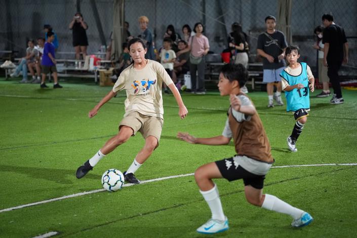 10月5日足球交流賽國中組激烈拚搏